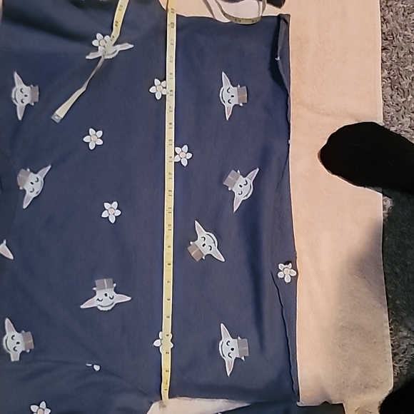 STUNNING CROP MANDALORIAN THE CHILD EMBROIDED CREWNECK - Picture 5 of 8